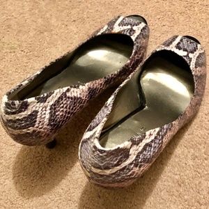 Bandolino Infatuate Reptile Cream/Brown/Black Pumps 7M